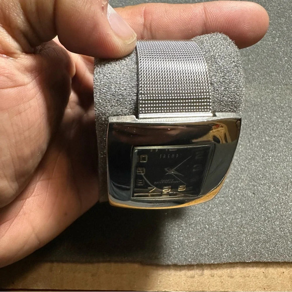 Trendz Ladies Quartz Watch Oversized Squared Silver Tone Black Dial Working - Picture 7 of 9